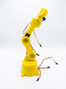 Prototyp ramienia robota do celów edukacyjnych, napędzany serwomechanizmami