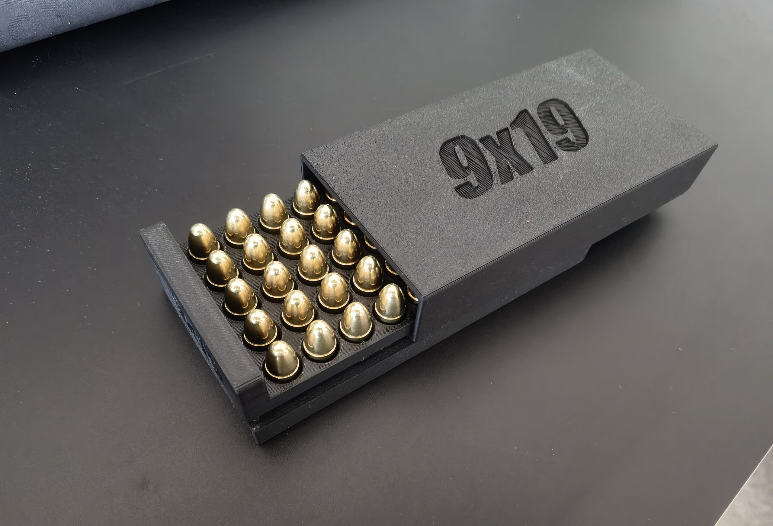 Pudełko z amunicją kalibru 9x19