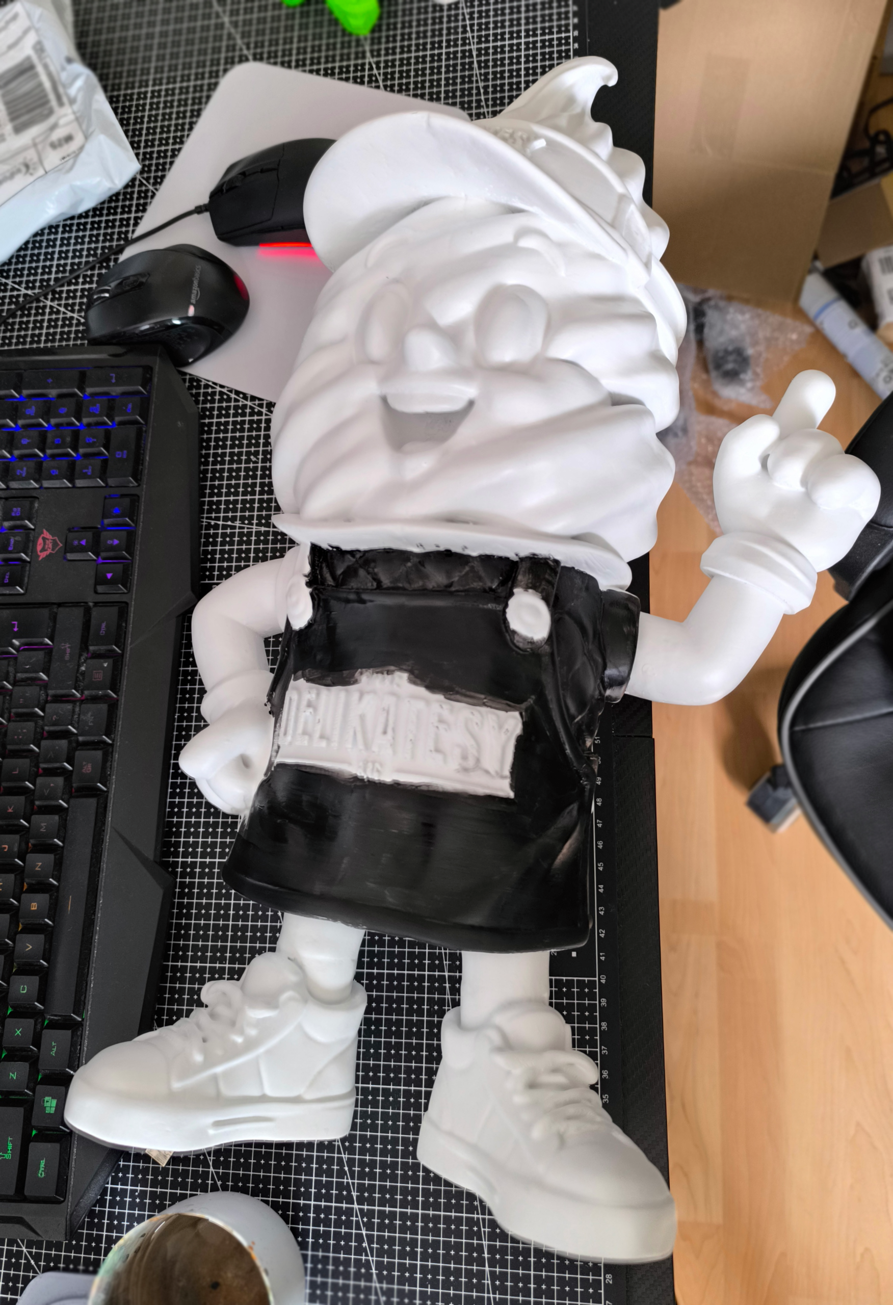 Rozpoczęcie malowania maskotki z druku 3D